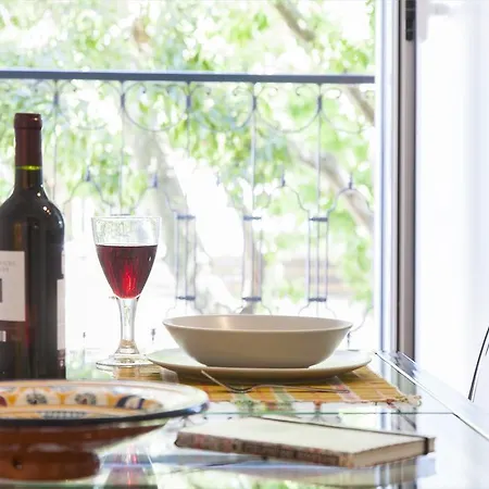 Altido Belem Burgundy Apartment